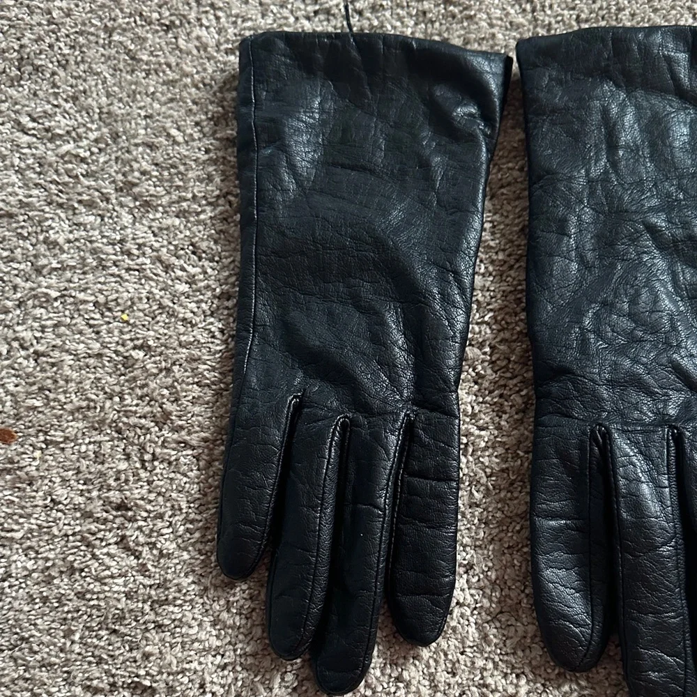 VTG Black Leather Gloves